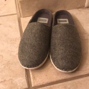 Seavee’s Huckberry wool house shoes